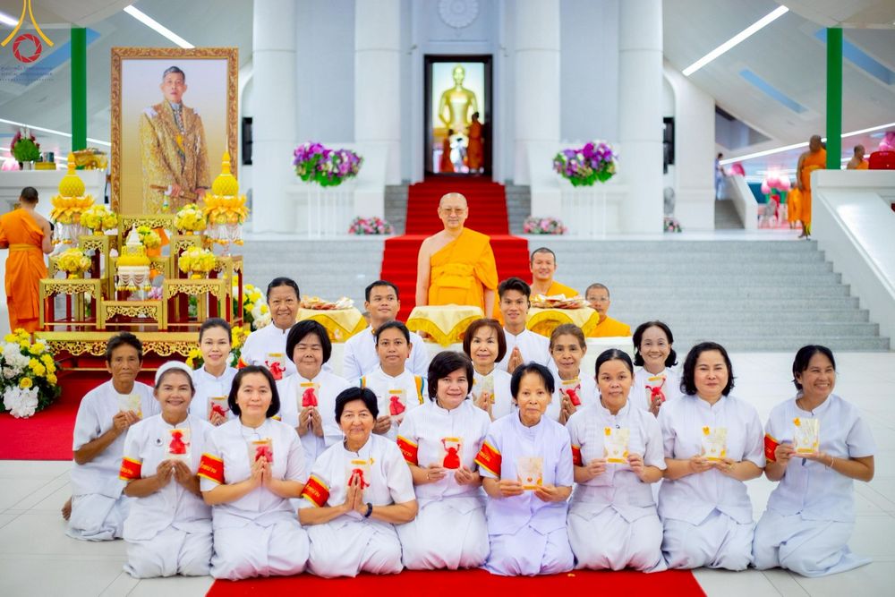 ภาพ No.214891:พิธีต้อนรับสัญญาบัตร พัดยศ พระราชวิเทศวชิรเวที (บัณฑิต วรปญฺโญ) เจ้าอาวาสวัดพระธรรมกายสกอตแลนด์ สหราชอาณาจักร ผู้ช่วยเจ้าอาวาสวัดพระธรรมกาย ณ อุโบสถพระไตรปิฏก วัดพระธรรมกาย