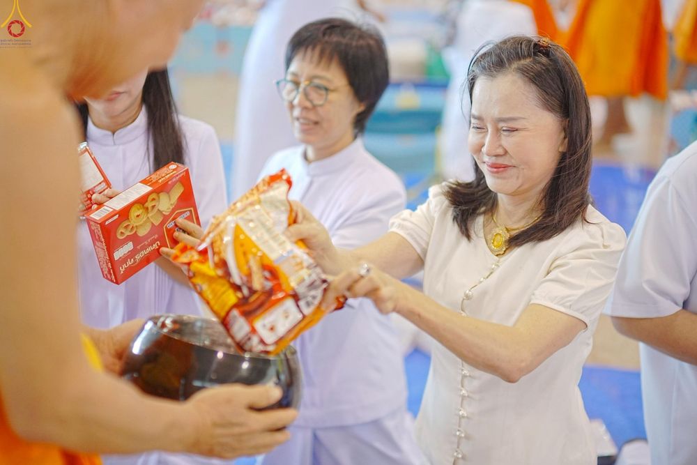 ภาพ No.240518:วันพุธที่ 27 สิงหาคม พ.ศ. 2568 พิธีตักบาตร ในวันธรรมชัย ณ วัดพระธรรมกาย จ.ปทุมธานี