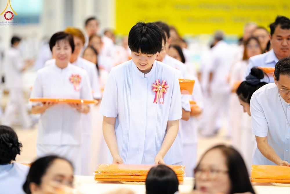 ภาพ No.178089:พิธีทอดผ้าป่าต้นสมบัติจักรพรรดิ ในวันอาทิตย์ที่ 1 ธันวาคม พ.ศ. 2567 ณ สภาธรรมกายสากล วัดพระธรรมกาย