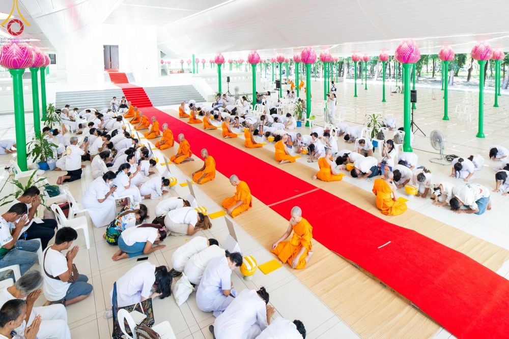 ภาพ No.159821:พิธีตัดปอยผมปลงผมนาคธรรมทายาท, พิธีบรรพชาอุปสมบทหมู่ โครงการอุปสมบทหมู่บูชาธรรม 140 ปี พระมงคลเทพมุนี (สด จนฺทสโร) ณ โบสถ์พระไตรปิฏก วัดพระธรรมกาย วันเสาร์ที่ 5 ตุลาคม พ.ศ. 2567