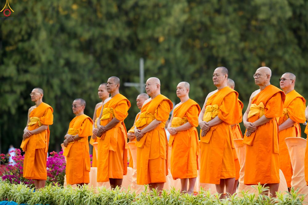 ภาพ No.280919:วันที่ 28 ธันวาคม พ.ศ.2568 กิจกรรมเก็บดอกแพงรวย ณ ทุ่งสวรรค์ตะวันฉาย วัดพระธรรมกาย