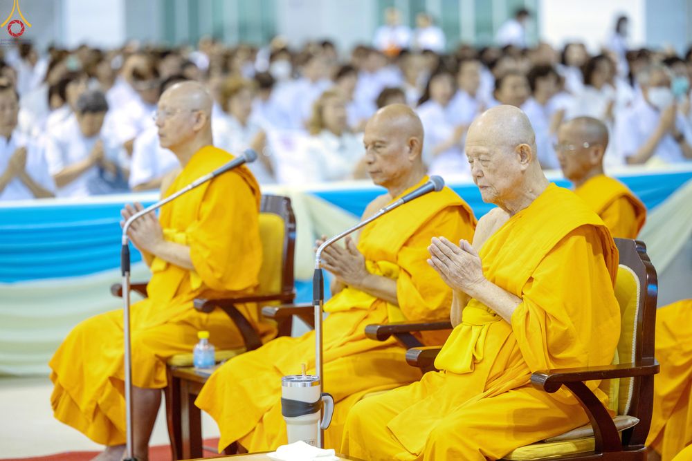 ภาพ No.328083:วันอาทิตย์ต้นเดือนที่ 3 พฤษภาคม พ.ศ.2569 พิธีบูชาข้าวพระ ณ วัดพระธรรมกาย