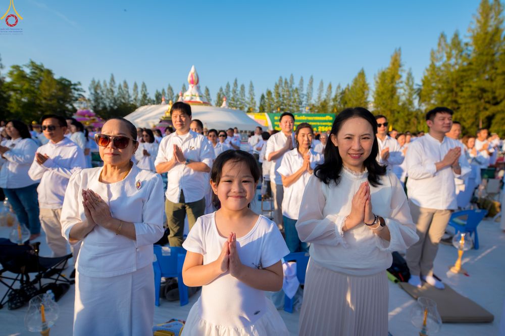 ภาพ No.291957:วันที่ 10 มกราคม พ.ศ. 2569 พิธีจุดประทีปถวายเป็นพุทธบูชา และบูชาธรรมมหาปูชนียาจารย์  ณ อนุสรณ์สถานคลองบางนางแท่น อ.สามพราน จ.นครปฐม ในโครงการธรรมยาตรา กตัญญูบูชา มหาปูชนียาจารย์ พระมงคลเทพมุนี(สด จนฺทสโร) พระผู้ปราบมาร อนุสรณ์สถาน 7 แห่ง ปีที่ 14