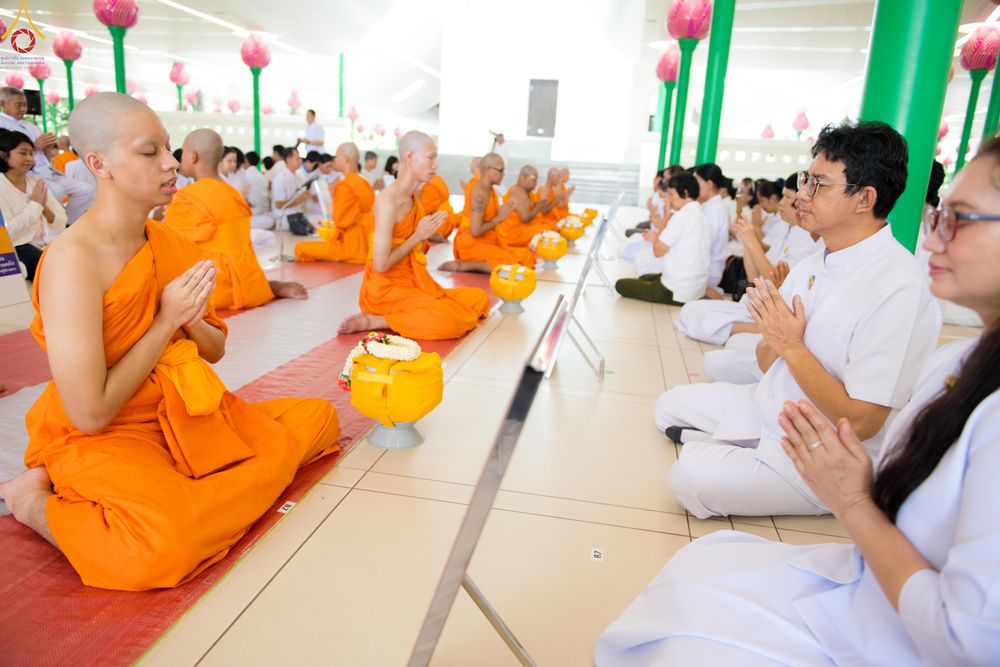 ภาพ No.335362:วันเสาร์ที่ 13 มิถุนายน พ.ศ.2569 พิธีขอบรรพชา , พิธีขอสรณคมน์และศีล , พิธีถวายบาตร , พิธีอุปสมบท โครงการอุปสมบทหมู่ผู้บริหาร รุ่นที่ 16 , โครงการอุปสมบทหมู่ธรรมทายาท  ระดับอุดมศึกษา รุ่นที่ 53 (ภาคฤดูฝน) ณ โบสถ์พระไตรปิฏก วัดพระธรรมกาย