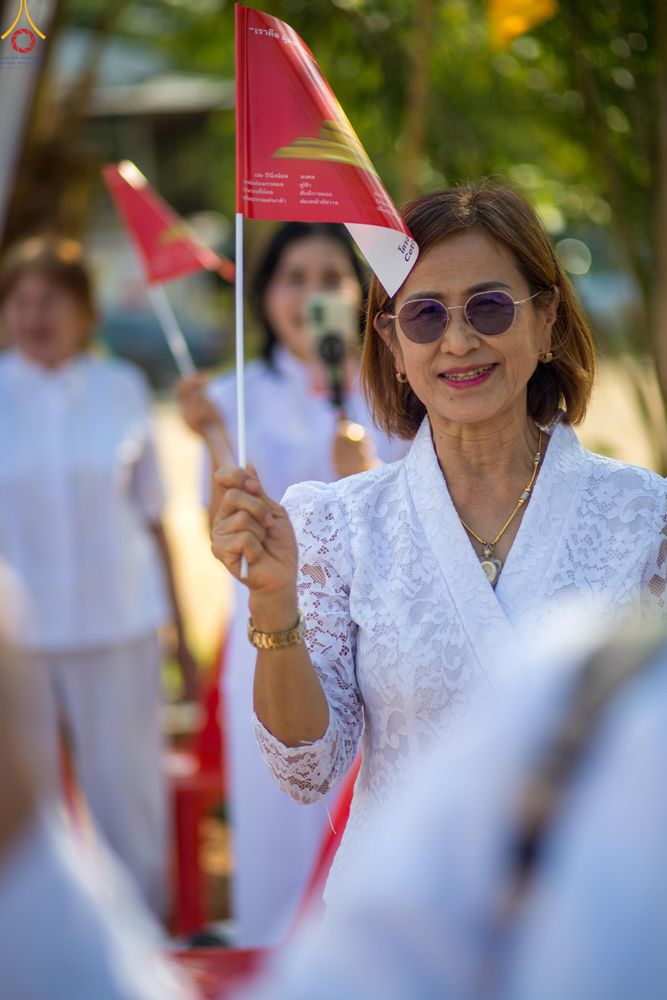 ภาพ No.326904:วันศุกร์ที่ ๑ พฤษภาคม พ.ศ.๒๕๖๙ พิธีทอดผ้าป่า สถาปนาองค์พระเจดีย์เพื่อสร้างสันติภาพโลก และ พิธีโปรยรัตนชาติ กลั่นแผ่นดิน  โปรยทราย เป็นปฐมฤกษ์ ณ ศูนย์ปฏิบัติธรรมเถินเทิดธรรม ต.แม่ปะ อ.เถิน จ.ลำปาง
