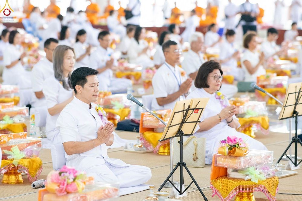 ภาพ No.348228:วันที่ 10 กันยายน พ.ศ.2569 พิธีสวดพระพุทธมนต์ และถวายภัตตาหารเป็นสังฆทาน เนื่องในวันครบ 26 ปี วันคล้ายละสังขาร คุณยายอาจารย์มหารัตนอุบาสิกาจันทร์ ขนนกยูง ณ หอฉันคุณยายอาจารย์ฯ วัดพระธรรมกาย