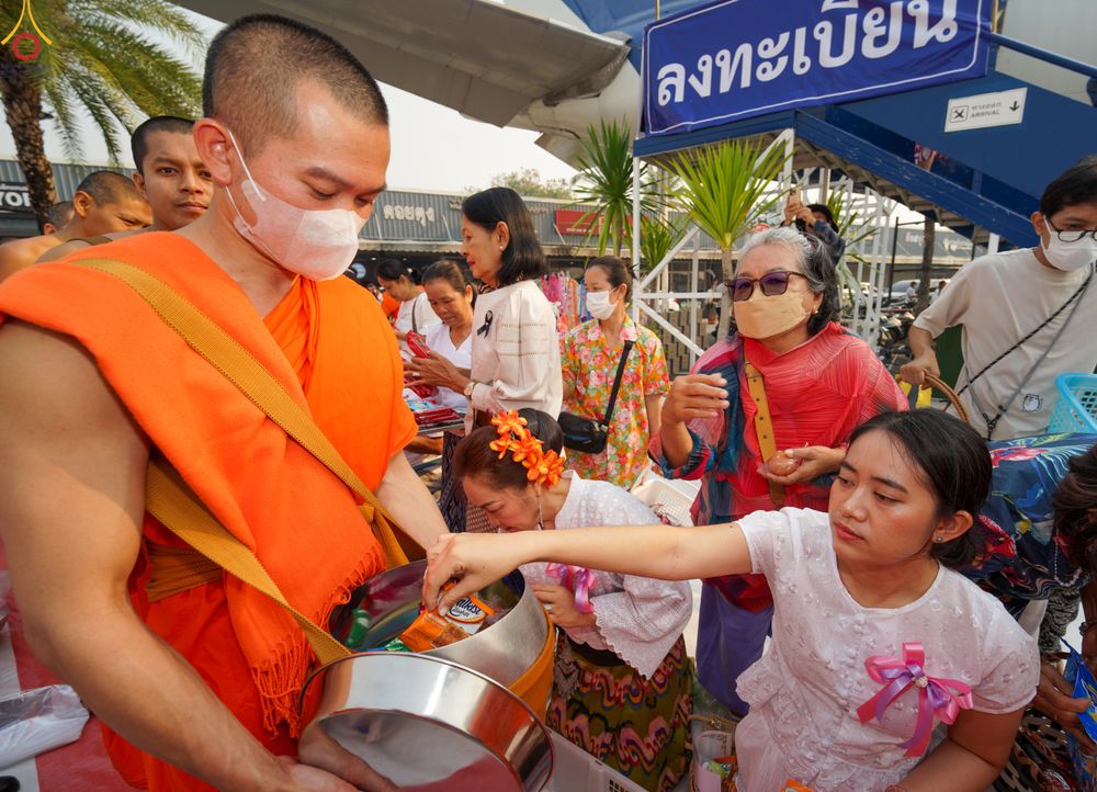 ภาพ No.321071:วันอาทิตย์ที่ 12 เมษายน พ.ศ 2569 พิธีตักบาตรปี๋ใหม่เมืองพระภิกษุสงฆ์ 339 รูป  อุทิศถวายพระราชกุศลสมเด็จพระนางสิริกิติ์  พระบรมราชินีนาถ พระบรมราชชนนีพันปีหลวง และฉลองเมืองแม่แตงครบรอบ 119 ปี ณ ลานโรงแรมแอร์ไดมอนด์ อำเภอแม่แตง จังหวัดเชียงใหม่