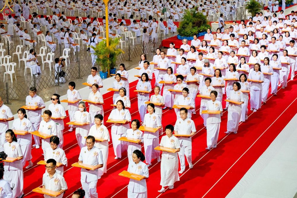 ภาพ No.345636:วันพฤหัสบดีที่ 27 สิงหาคม พ.ศ.2569 พิธีทอดผ้าป่าเพื่อถวายอุปกรณ์สื่อโสตทัศน์ อาคาร 82 ปี หลวงพ่อธัมมชโย พิธีทอดผ้าป่าสมทบกฐินวัดพระธรรมกาย และสมทบกฐิน 30,000 กว่าวัดทั่วไทย ครั้งที่ 1 ประจำปี พุทธศักราช 2569 ณ วัดพระธรรมกาย ปทุมธานี