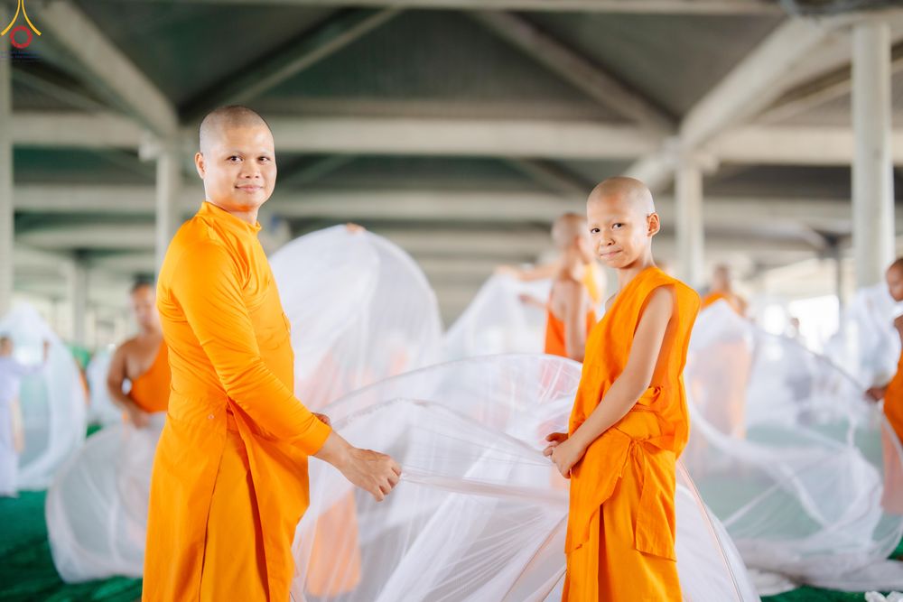 ภาพ No.322996:วันที่ 17-19 เมษายน พ.ศ.2569 การปูผ้ากระสอบขาว , เตรียมจุดฉัน , เตรียมจุดพักค้าง เพื่องานถวายมหาสังฆทาน 40,000 กว่าวัดทั่วประเทศ วันคุ้มครองโลก 22 เมษายน พ.ศ.2569 วัดพระธรรมกาย