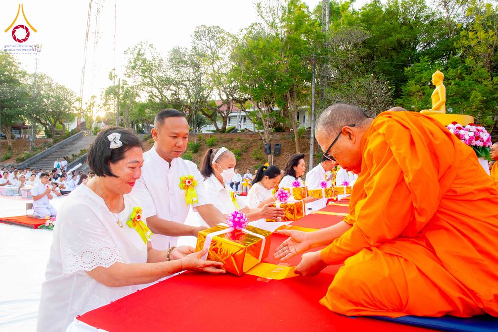 ภาพ No.310313:วันอาทิตย์ที่ 15 กุมภาพันธ์ พ.ศ. 2569 ตักบาตรพระ 1,000 รูป เมืองตรัง ปีที่ 2 ณ ลานพระบรมราชานุสาวรีย์ รัชกาลที่ 5 (หน้าศาลจังหวัดตรัง)อ.เมือง จ.ตรัง