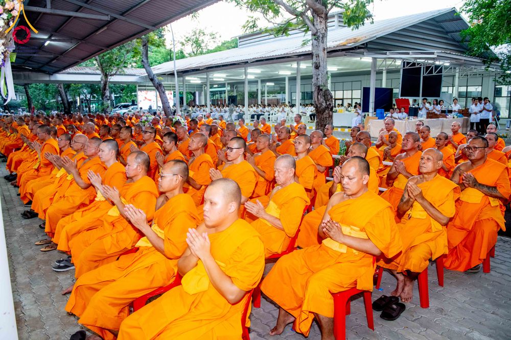 ภาพ No.315872:วันพฤหัสบดีที่ 26 มีนาคม พ.ศ. 2569 พิธีบำเพ็ญกุศล คุณพ่อณรงค์ จินตมากุล  สิริอายุ 99 ปี 11 เดือน โยมบิดา พระครูปลัดรัตนวีรวัฒน์ (รังสฤษดิ์ อิทฺธิจินตโก) ที่ปรึกษาเจ้าคณะจังหวัดปทุมธานี เจ้าอาวาสวัดพระธรรมกาย  ณ ห้องปลูกศรัทธา 2 วัดพระธรรมกาย ปทุมธานี