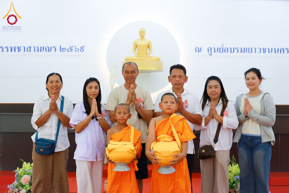 ภาพ No.319692:วันเสาร์ที่ 4 เมษายน พ.ศ.2569 พิธีขอขมา มอบผ้าไตร บรรพชาสามเณร ศูนย์อบรมเยาวชนนครปฐม