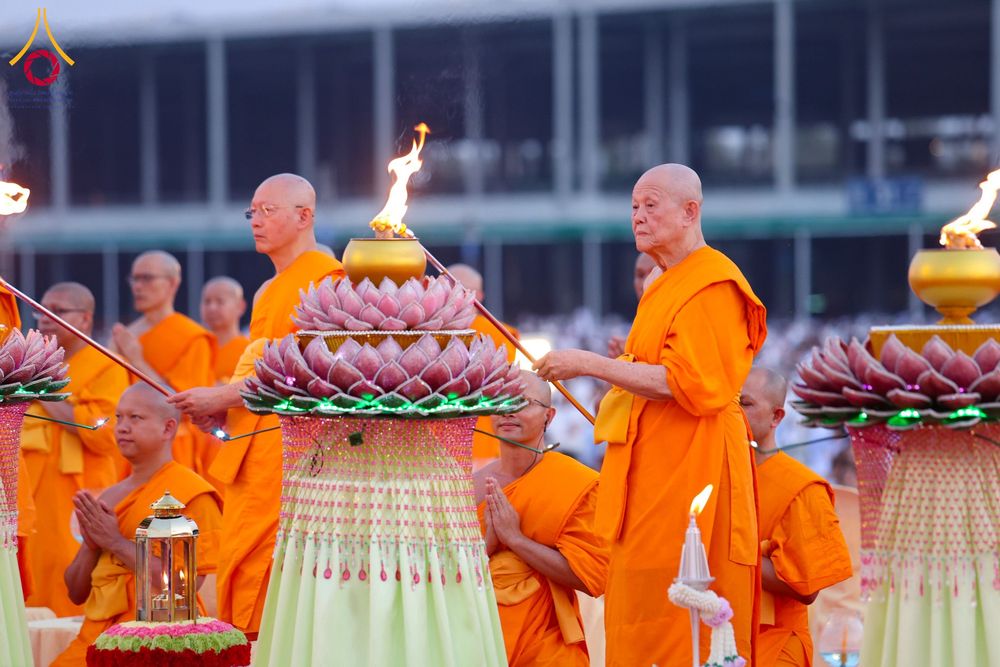 ภาพ No.307121:วันที่ 31 มกราคม พ.ศ. 2569  พิธีจุดประทีปธรรมถวายเป็นพุทธบูชา  และบูชาธรรมมหาปูชนียาจารย์ (ภาพชุดที่ 1) ณ วัดพระธรรมกาย ปทุมธานี ในโครงการธรรมยาตรา กตัญญูบูชา มหาปูชนียาจารย์ พระมงคลเทพมุนี(สด จนฺทสโร) พระผู้ปราบมาร อนุสรณ์สถาน 7 แห่ง ปีที่ 14