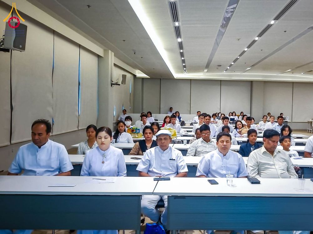 ภาพ No.313133:วันที่ 4 มีนาคม พ.ศ. 2559 หลวงพ่อทัตตชีโว รองเจ้าอาวาสวัดพระธรรมกาย ได้เมตตาถวายการต้อนรับปฏิสันถารพระอาคันตุกะจาก 19 ประเทศ ที่เดินทางมาร่วมงานวันมาฆบูชา ณ วัดพระธรรมกาย