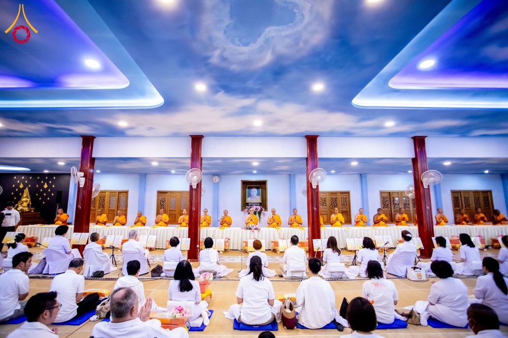 ภาพ No.195902:พิธีถวายภัตตาหารเป็นสังฆทาน แด่พระธรรมยาตรา ณ วัดโบสถ์(บน) ตำบลบางคูเวียง อำเภอบางกรวย จังหวัดนนทบุรี ในโครงการธรรมยาตรา กตัญญูบูชา มหาปูชนียาจารย์ พระมงคลเทพมุนี(สด จนฺทสโร) พระผู้ปราบมาร อนุสรณ์สถาน 7 แห่ง ปีที่ 13 วันที่ 16 มกราคม พ.ศ. 2568