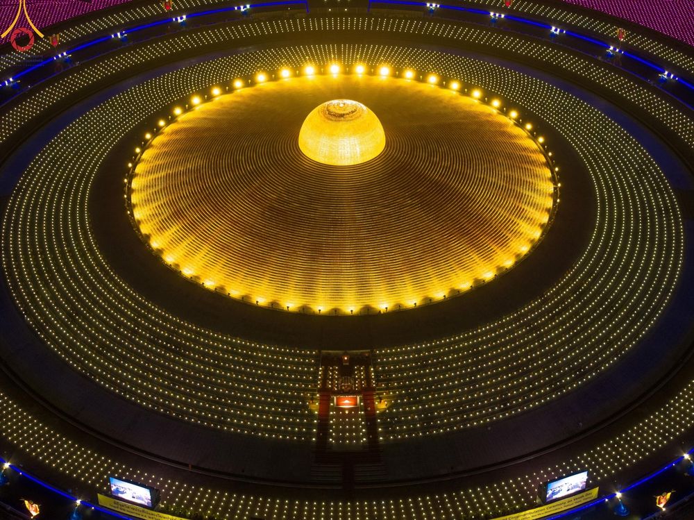 ภาพ No.279255:พิธีจุดวิสาขประทีป พิธีเวียนประทักษิณ ในวันวิสาขบูชา พุธที่ 22 พฤษภาคม พ.ศ. 2567 ( วันพระขึ้น 15 ค่ำ เดือน 6 ) ณ ลานธรรม พระมหาธรรมกายเจดีย์ วัดพระธรรมกาย จ.ปทุมธานี