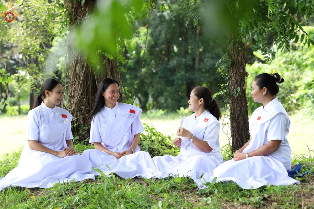 ภาพ No.152435:พิธีมอบสไบแก้ว โครงการอบรมอุบาสิกาแก้วจังหวัดบุรีรัมย์รุ่นที่ 1 วันที่ 6-8 กันยายน พ.ศ. 2567