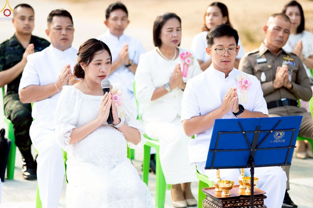 ภาพ No.234404:วันพฤหัสบดีที่ 24 กรกฎาคม พ.ศ. 2568 พิธีถวายสังฆทานแก่คณะสงฆ์ 323 วัด , พิธีมอบกองทุนหนุนแรงใจช่วยครูใต้ , พิธีทำบุญส่วนกุศลแด่ผู้วายชนม์ ในเหตุการณ์ความไม่สงบ 4 จังหวัด ชายแดนภาคใต้ (ปัตตานี , ยะลา , นราธิวาส , สงขลา) ปีที่ 21 ครั้งที่ 179 ณ วัดเวฬุวัน 