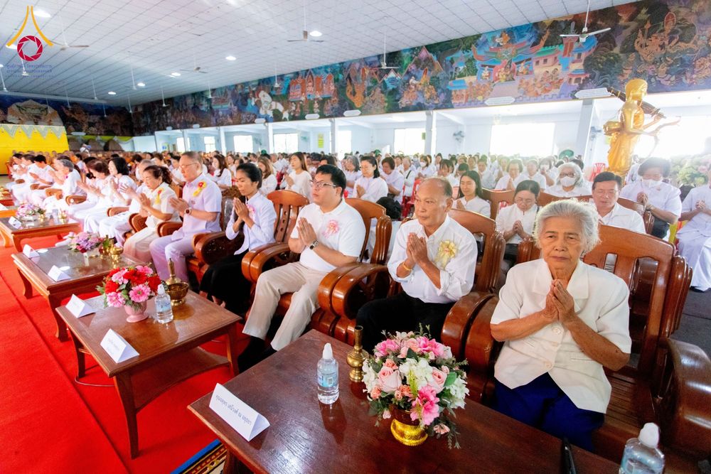 ภาพ No.197470:พิธีทอดผ้าป่าทำนุบำรุงศาสนสถาน ณ วัดโบสถ์(บน) ตำบลบางคูเวียง อำเภอบางกรวย จังหวัดนนทบุรี ในโครงการธรรมยาตรา กตัญญูบูชา มหาปูชนียาจารย์ พระมงคลเทพมุนี(สด จนฺทสโร) พระผู้ปราบมาร อนุสรณ์สถาน 7 แห่ง ปีที่ 13 วันที่ 17 มกราคม พ.ศ. 2568