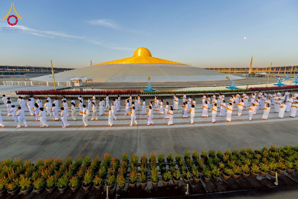 ภาพ No.276633:วันเสาร์ที่ 6 ธันวาคม  พ.ศ. 2568 พิธีเวียนประทักษิณและพิธีวันทาเจดีย์ โครงการอุปสมบทบูชาธรรมมหาปูชนียาจารย์ ประจำปี พ.ศ.2568 โครงการบวชพระนานาชาติ AEC และ WAB รุ่น CEO (นักบริหาร) รุ่นที่ 5 ณ มหาธรรมกายเจดีย์ วัดพระธรรมกาย