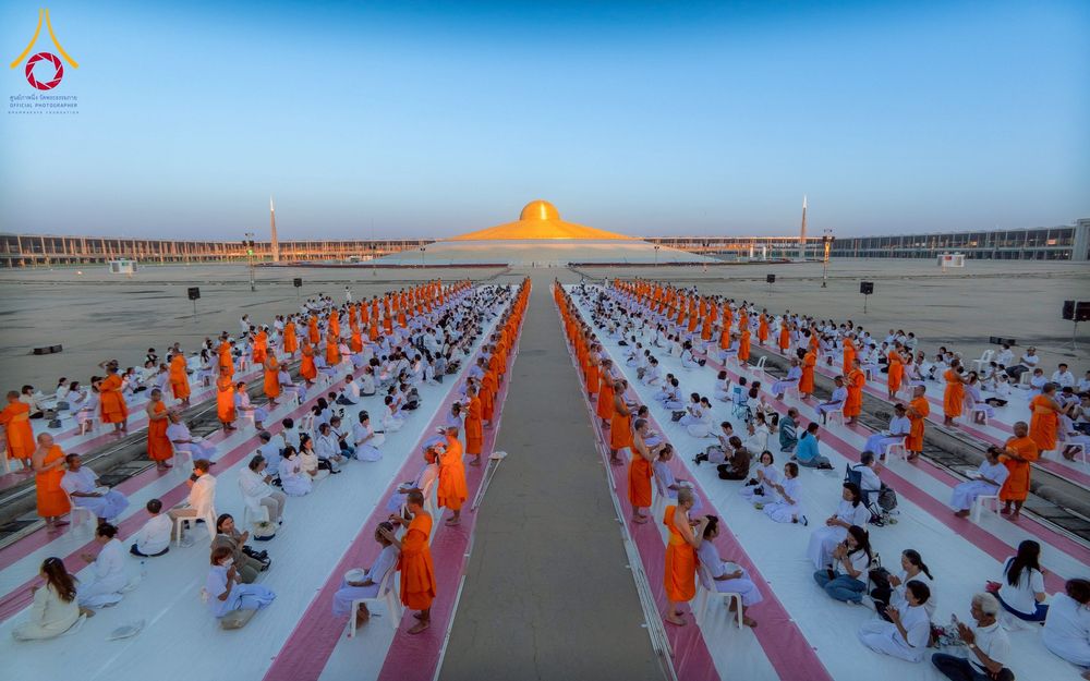 ภาพ No.274773:วันอาทิตย์ที่ 30 พฤศจิกายน พ.ศ. 2568 พิธีปลงผม โครงการอุปสมบทบูชาธรรมมหาปูชนียาจารย์ ปี 2568 ณ ลานธรรมพระมหาธรรมกายเจดีย์ ฝั่งทิศตะวันตก ระหว่างวิหารคดหมายเลข 8 และ 9 วัดพระธรรมกาย