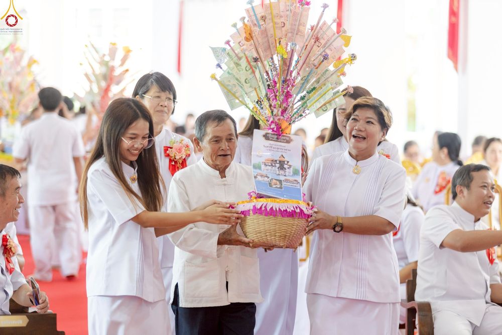 ภาพ No.260311:วันที่ 18 ตุลาคม พ.ศ. 2568 พิธีทอดกฐินสามัคคีทั่วไทย 30,000 วัด โดยคณะศิษยานุศิษย์ บูชาธรรม 81 ปี หลวงพ่อธัมมชโย ณ วัดกิ่วลม ต.บ่อหลวง อ.ฮอด จ.เชียงใหม่