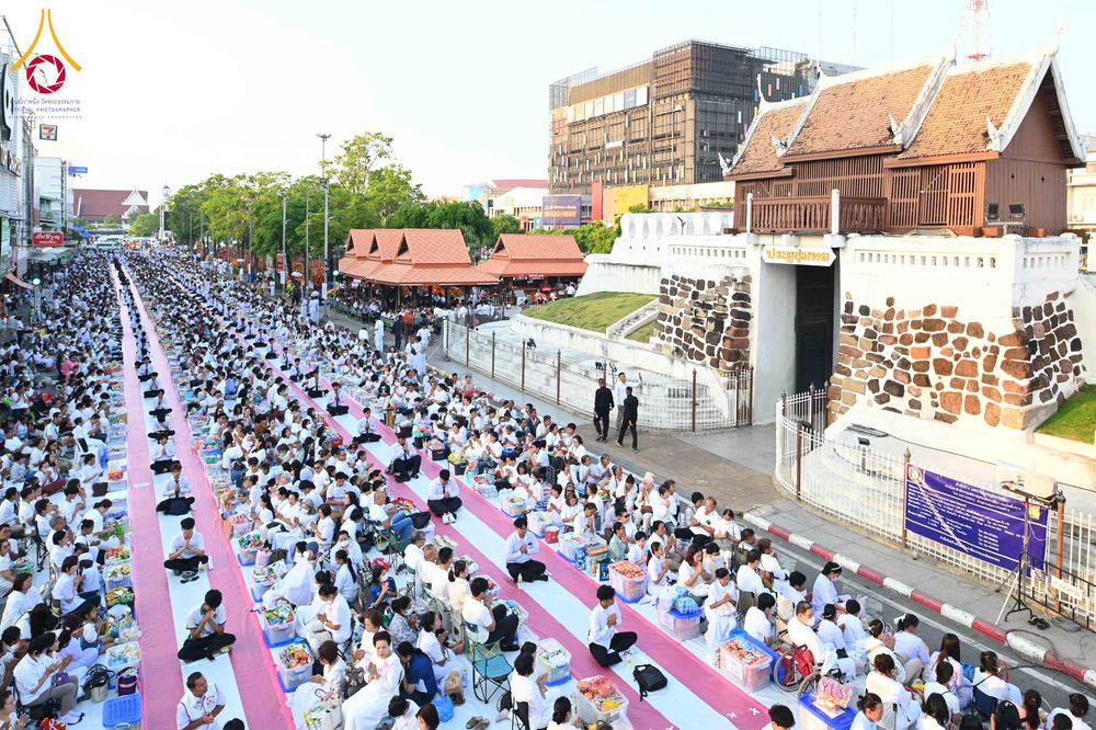 ภาพ No.312576:วันอาทิตย์ที่ 8 มีนาคม พ.ศ.2569 ทำบุญเมืองนครราชสีมา 558 ปี ตักบาตรพระ 10,000 รูป