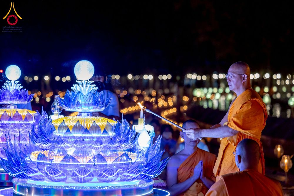 ภาพ No.266321:วันพุธที่ 5 พฤศจิกายน พ.ศ. 2568 (วันพระ ขึ้น 15 ค่ำ เดือน 12) พิธีลอยกระทงธรรม  ณ สระมหาเศรษฐีทะเลบุญ มหาวิหารพระมงคลเทพมุนี วัดพระธรรมกาย จ.ปทุมธานี