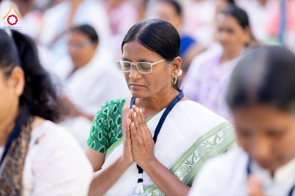 ภาพ No.283769:วันที่ 6-7 ธันวาคม พ.ศ. 2568  พิธีรับมอบหนังสือแสดงเจตจำนงถวายสิทธิครอบครองและใช้ประโยชน์วัดสันติวัน เมืองนาคปูร์  พิธีจุดโคมประทีปถวายเป็นพุทธบูชา และอุทิศบุญกุศลแด่ ดร.บี.อาร์. อัมเบดการ์  พิธีบูชาข้าวพระถ่ายทอดสดจากประเทศไทย