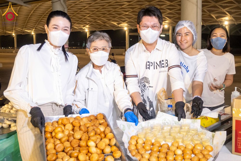 ภาพ No.303770:วันที่ 28 มกราคม พ.ศ. 2569 พิธีถวายภัตตาหารเป็นสังฆทาน แด่พระธรรมยาตรา ณ วัดพระธรรมกาย  จังหวัดปทุมธานี ในโครงการธรรมยาตรา กตัญญูบูชา มหาปูชนียาจารย์ พระมงคลเทพมุนี(สด จนฺทสโร) พระผู้ปราบมาร อนุสรณ์สถาน 7 แห่ง ปีที่ 14