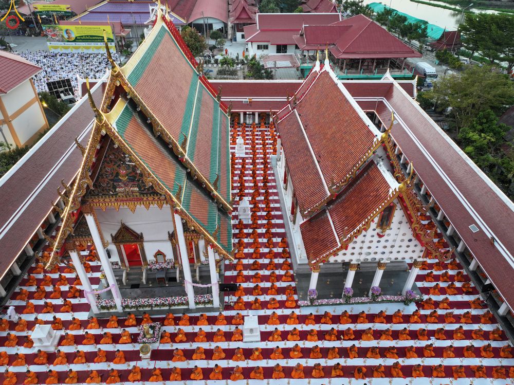 ภาพ No.293997:วันที่ 14 มกราคม พ.ศ. 2569 พิธีจุดประทีปถวายเป็นพุทธบูชา และบูชาธรรมมหาปูชนียาจารย์  ณ วัดสองพี่น้อง ต.ต้นตาล อ.สองพี่น้อง จ.สุพรรณบุรี ในโครงการธรรมยาตรา กตัญญูบูชา มหาปูชนียาจารย์ พระมงคลเทพมุนี(สด จนฺทสโร) พระผู้ปราบมาร อนุสรณ์สถาน 7 แห่ง ปีที่ 14