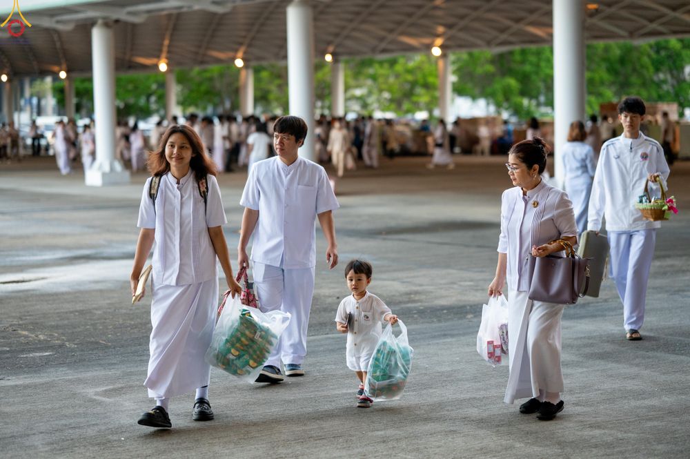 ภาพ No.311276:วันอาทิตย์ต้นเดือนที่ 1 มีนาคม พ.ศ.2569 พิธีตักบาตร และ พิธีบูชาข้าวพระ ณ สภาธรรมกายสากล วัดพระธรรมกาย