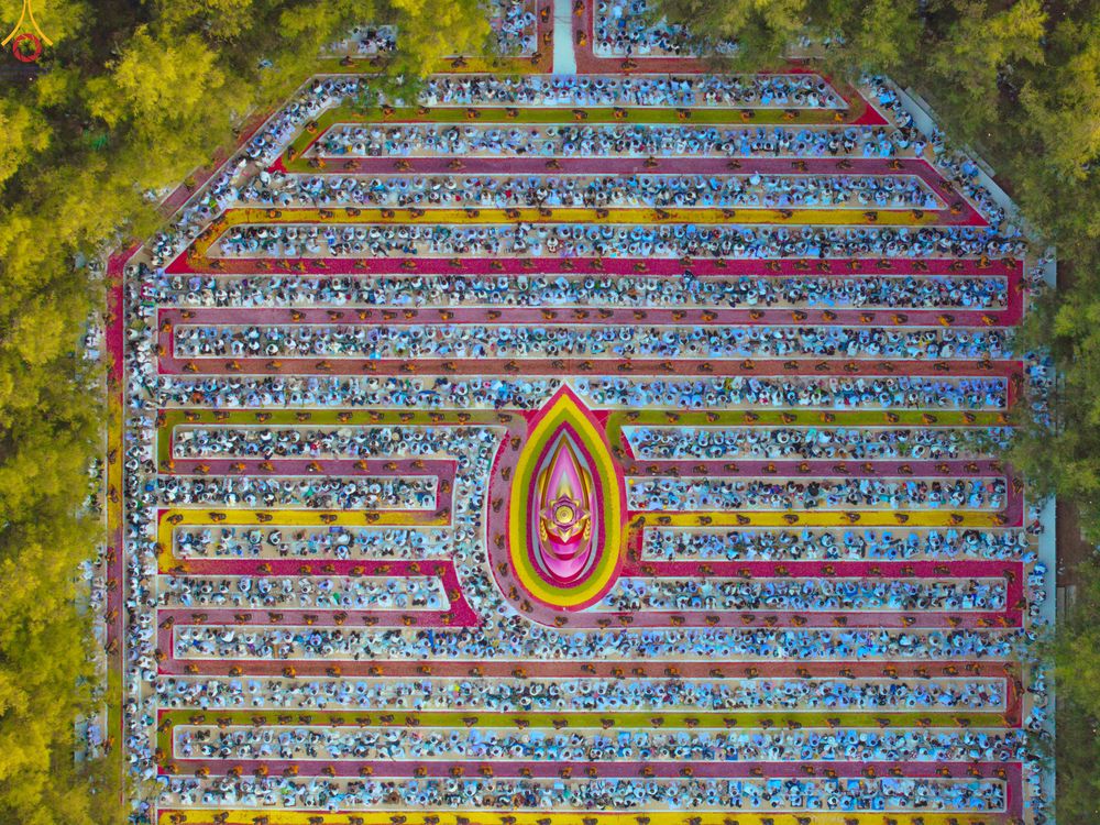 ภาพ No.287520:วันที่ 3 มกราคม พ.ศ. 2569 พิธีต้อนรับพระธรรมยาตรา ในโครงการธรรมยาตรา กตัญญูบูชา มหาปูชนียาจารย์ พระมงคลเทพมุนี(สด จนฺทสโร) พระผู้ปราบมาร อนุสรณ์สถาน 7 แห่ง ปีที่ 14 ณ อนุสรณ์สถานมหาวิหารพระมงคลเทพมุนี (โลตัสแลนด์) อ.สองพี่น้อง จ.สุพรรณบุรี