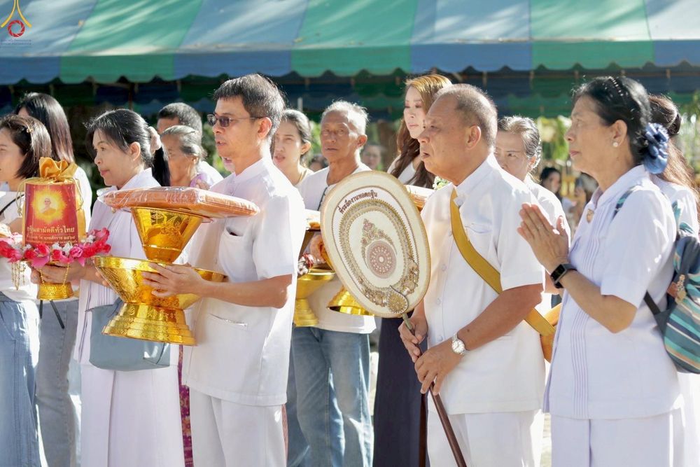 ภาพ No.283058:วันอาทิตย์ที่ 26 ตุลาคม พุทธศักราช 2568 พิธีทอดกฐินสามัคคีทั่วไทย 30,000 วัด  โดยคณะศิษยานุศิษย์ บูชาธรรม 81 ปี  หลวงพ่อธัมมชโย ณ วัดโพธิ์เกรียบ อ.โพธิ์ทอง จ.อ่างทอง