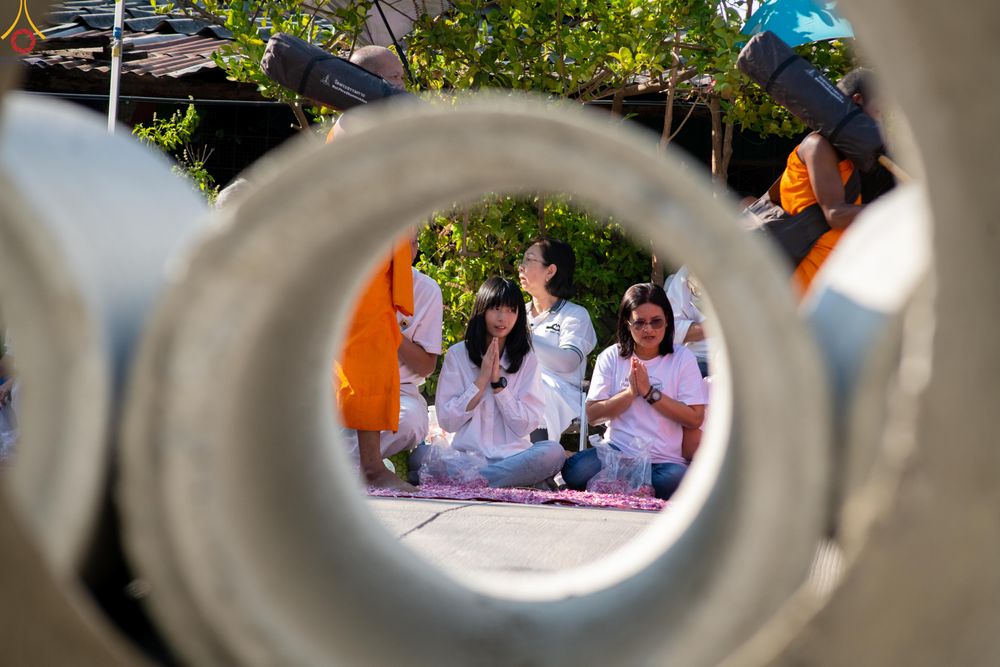 ภาพ No.292861:วันที่ 11 มกราคม พ.ศ. 2569 พิธีต้อนรับพระธรรมยาตรา ณ อนุสรณ์สถานลำดับที่ 3 สถานที่เกิดในเพศสมณะ วัดสองพี่น้อง อำเภอสองพี่น้อง จังหวัดสุพรรณบุรี ในโครงการธรรมยาตรา กตัญญูบูชา มหาปูชนียาจารย์ พระมงคลเทพมุนี(สด จนฺทสโร) พระผู้ปราบมาร อนุสรณ์สถาน 7 แห่ง ปีที