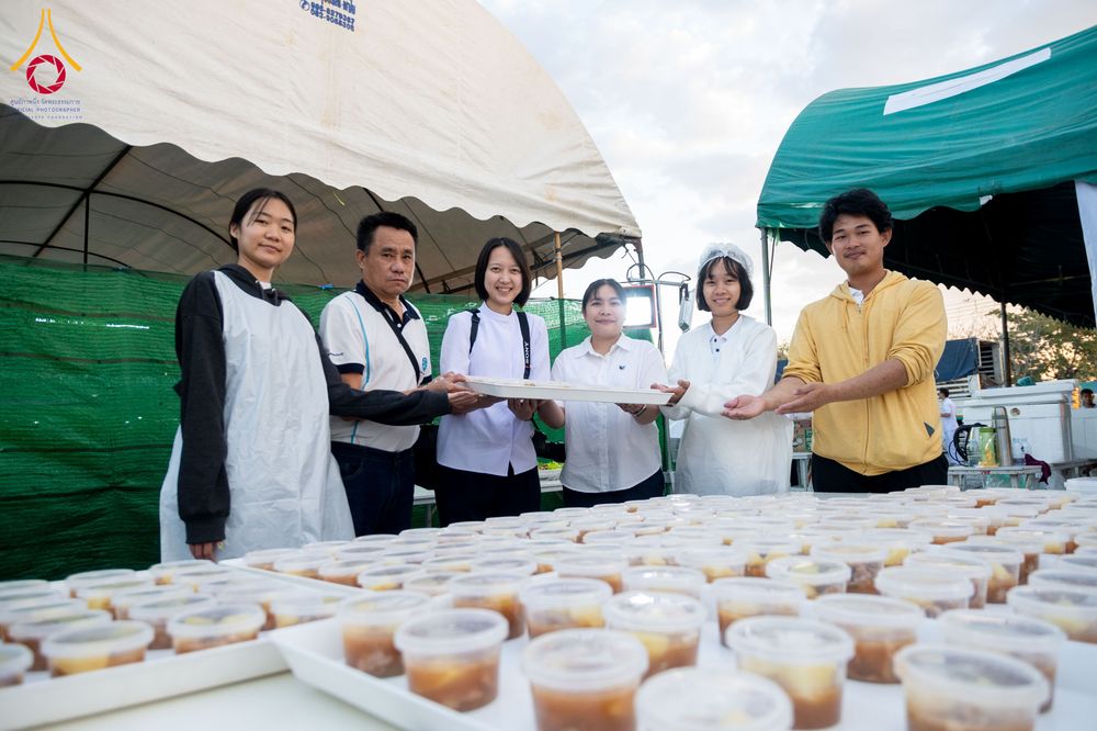 ภาพ No.301000:วันที่ 23 มกราคม พ.ศ. 2569 พิธีถวายภัตตาหารเป็นสังฆทาน แด่พระธรรมยาตรา ณ อนุสรณ์สถานบางปลา วัดบางปลา อำเภอบางเลน จังหวัดนครปฐม ในโครงการธรรมยาตรา กตัญญูบูชา มหาปูชนียาจารย์ พระมงคลเทพมุนี(สด จนฺทสโร) พระผู้ปราบมาร อนุสรณ์สถาน 7 แห่ง ปีที่ 14