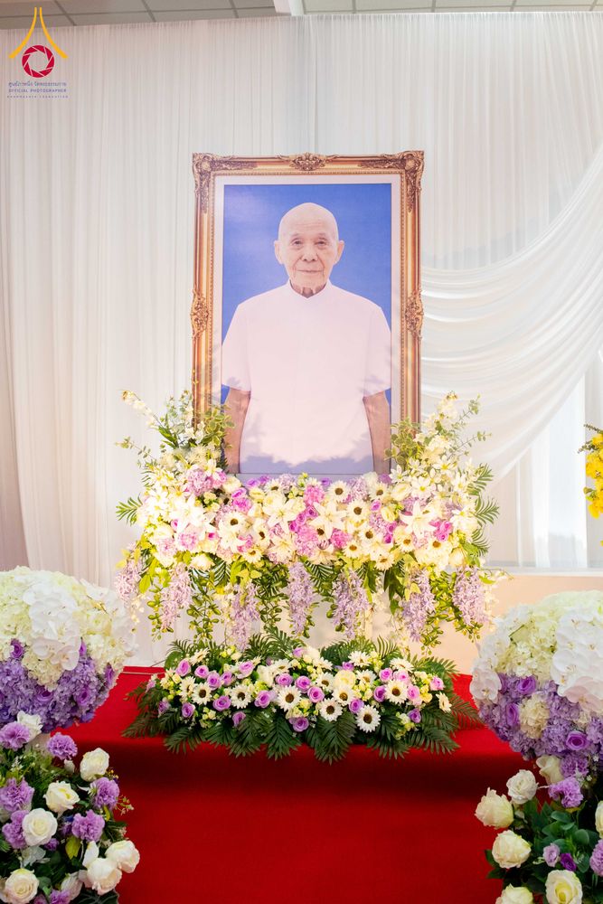 ภาพ No.315827:วันพฤหัสบดีที่ 26 มีนาคม พ.ศ. 2569 พิธีบำเพ็ญกุศล คุณพ่อณรงค์ จินตมากุล  สิริอายุ 99 ปี 11 เดือน โยมบิดา พระครูปลัดรัตนวีรวัฒน์ (รังสฤษดิ์ อิทฺธิจินตโก) ที่ปรึกษาเจ้าคณะจังหวัดปทุมธานี เจ้าอาวาสวัดพระธรรมกาย  ณ ห้องปลูกศรัทธา 2 วัดพระธรรมกาย ปทุมธานี