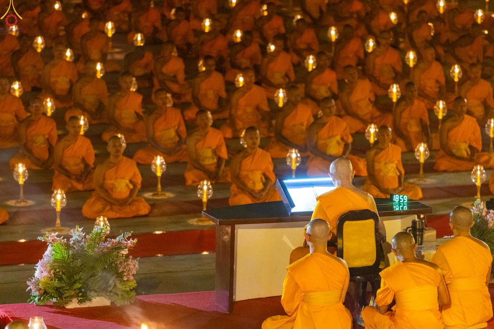 ภาพ No.308165:วันที่ 31 มกราคม พ.ศ. 2569 พิธีจุดประทีปธรรมถวายเป็นพุทธบูชา  และบูชาธรรมมหาปูชนียาจารย์ (ภาพชุดที่ 3) ณ วัดพระธรรมกาย ปทุมธานี ในโครงการธรรมยาตรา กตัญญูบูชา มหาปูชนียาจารย์ พระมงคลเทพมุนี(สด จนฺทสโร) พระผู้ปราบมาร อนุสรณ์สถาน 7 แห่ง ปีที่ 14