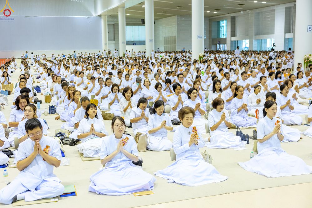 ภาพ No.332550:วันอาทิตย์ต้นเดือนที่ 7 มิถุนายน พ.ศ.2569 พิธีมุทิตาพระอุบาสก และพระมหาเปรียญธรรม อุปสมบทอุทิศชีวิต ณ ห้องแก้วสารพัดนึก 1 วัดพระธรรมกาย