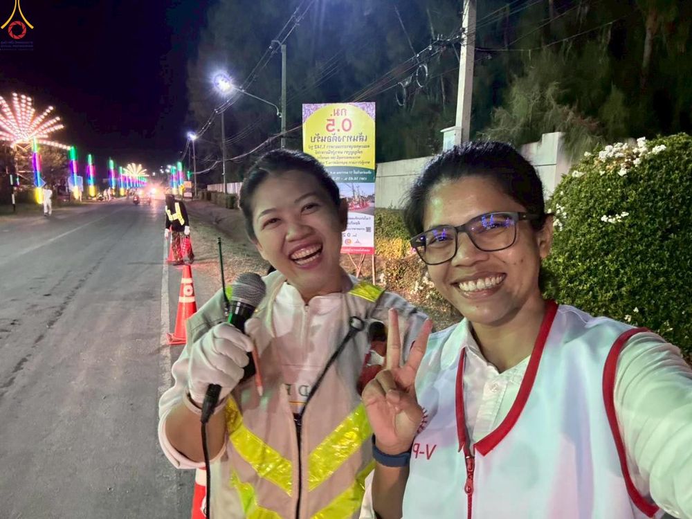 ภาพ No.300678:ภาพเบื้องหลังอาสาสมัครรวมใจ ชุดที่ 3 ในโครงการธรรมยาตรา กตัญญูบูชา มหาปูชนียาจารย์ พระมงคลเทพมุนี(สด จนฺทสโร) พระผู้ปราบมาร อนุสรณ์สถาน 7 แห่ง ปีที่ 14