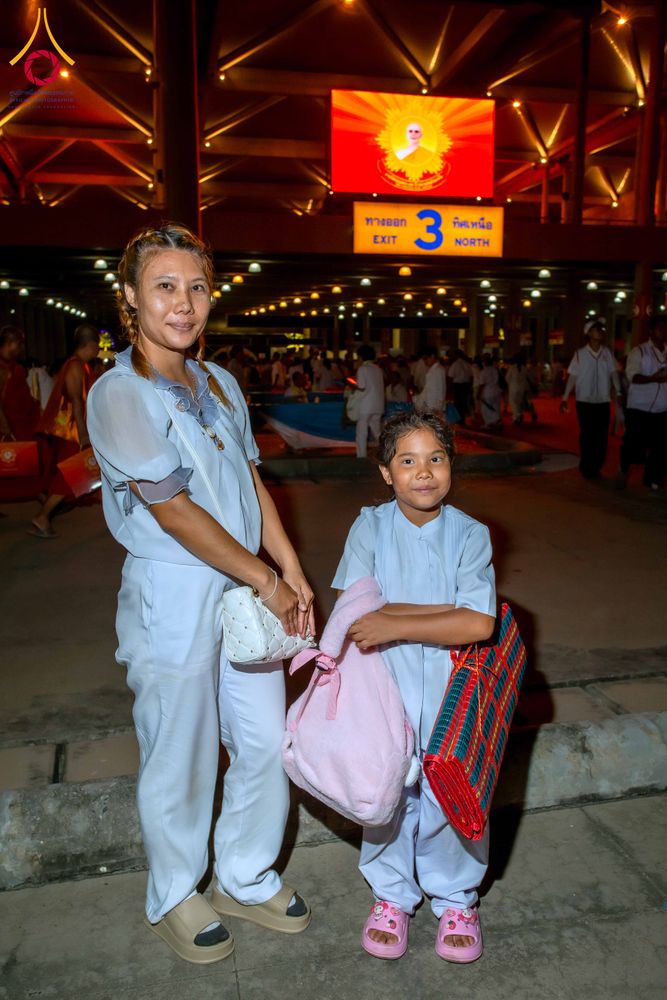 ภาพ No.324494:วันที่ 22 เมษายน พ.ศ.2569 (วันคุ้มครองโลก) บรรยากาศพระสังฆาธิการและสาธุชน การเดินทางกลับ งานถวายมหาสังฆทาน 40,000 กว่าวัดทั่วประเทศ วัดพระธรรมกาย