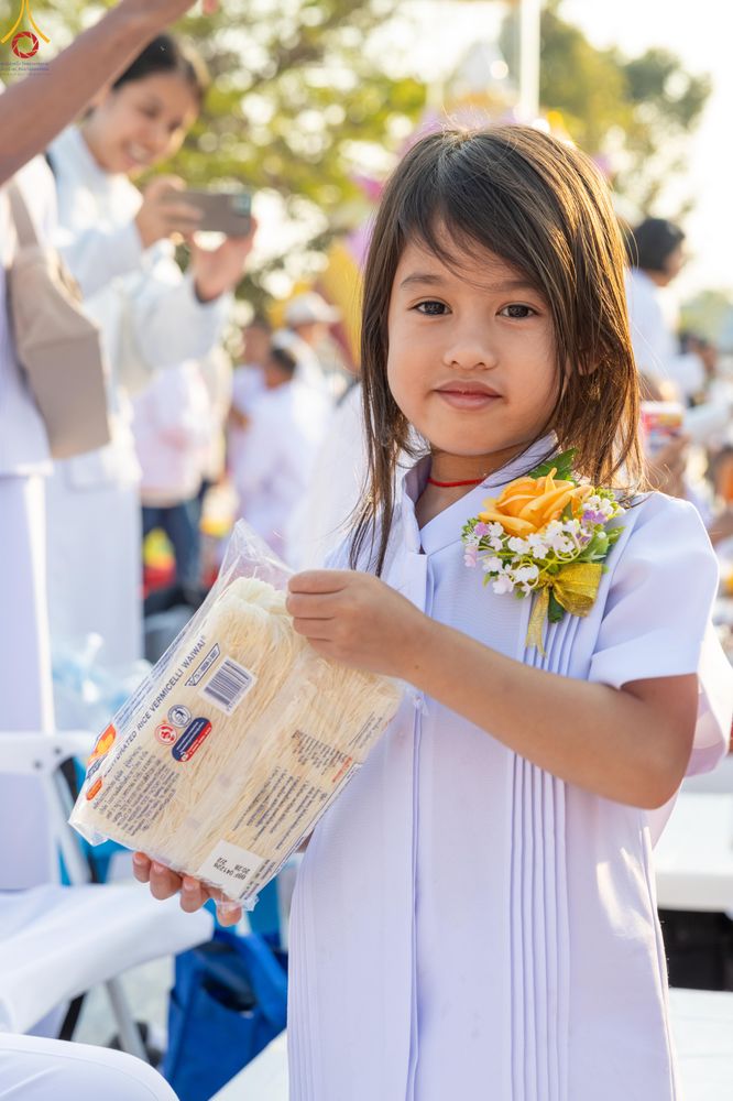 ภาพ No.294532:วันที่ 14 มกราคม พ.ศ. 2569 พิธีตักบาตรพระธรรมยาตรา ณ วัดสองพี่น้อง ต.ต้นตาล อ.สองพี่น้อง จ.สุพรรณบุรี ในโครงการธรรมยาตรา กตัญญูบูชา มหาปูชนียาจารย์ พระมงคลเทพมุนี(สด จนฺทสโร) พระผู้ปราบมาร อนุสรณ์สถาน 7 แห่ง ปีที่ 14