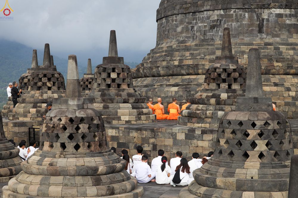 ภาพ No.330048:วันที่ 27-29 พฤษภาคม พ.ศ.2569 MBMI Tangerang (Majelis Agama Buddha Mahanikaya) ได้มีการเตรียมงานเพื่อจัดงานวิสาขบูชานานาชาติ  ชึ่งในงานจะมีการจุดประทีปโคมลาน โคมลอย กว่า 20,000 ดวง  เพื่อน้อมถวายเป็นพุทธบูชา และเพื่อเป็นการกระชับสัมพันธมิตรภาพ