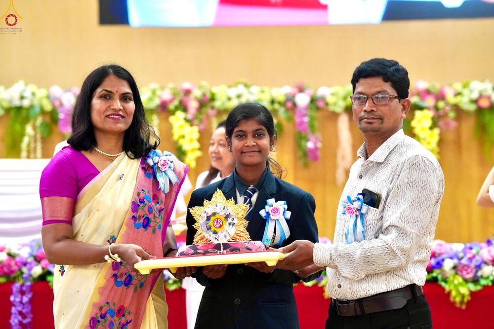 ภาพ No.311847:วันอังคารที่ 3 มีนาคม พ.ศ.2569 พิธีมอบโล่วัชรเกียรติยศ โครงการตอบปัญหาธรรมะทางก้าวหน้า ครั่งที่ 43, พิธีมอบโล่วัชรเกียรติยศ โครงการสอบตอบปัญหาศีลธรรม เพื่อสันติภาพโลก (World-Pec) ครั้งที่ 19 ณ สภาธรรมกายสากล วัดพระธรรมกาย