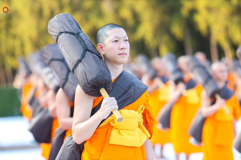 ภาพ No.281663:วันที่ 24 ธันวาคม พ.ศ.2568 พระธรรมยาตรา ปฏิบัติธรรม และถ่ายภาพหมู่ประวัติศาสตร์ ณ ลานหน้ามหาวิหารพระมงคลเทพมุนีฯ วัดพระธรรมกาย