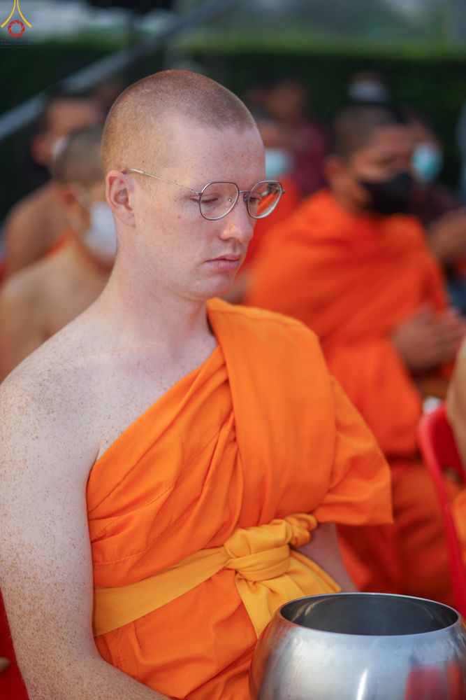 ภาพ No.321025:วันอาทิตย์ที่ ๑๒ เมษายน พ.ศ ๒๕๖๙ พิธีตักบาตรปี๋ใหม่เมืองพระภิกษุสงฆ์ ๓๓๙ รูป  อุทิศถวายพระราชกุศลสมเด็จพระนางสิริกิติ์  พระบรมราชินีนาถ พระบรมราชชนนีพันปีหลวง และฉลองเมืองแม่แตงครบรอบ ๑๑๙ ปี ณ ลานโรงแรมแอร์ไดมอนด์ อำเภอแม่แตง จังหวัดเชียงใหม่