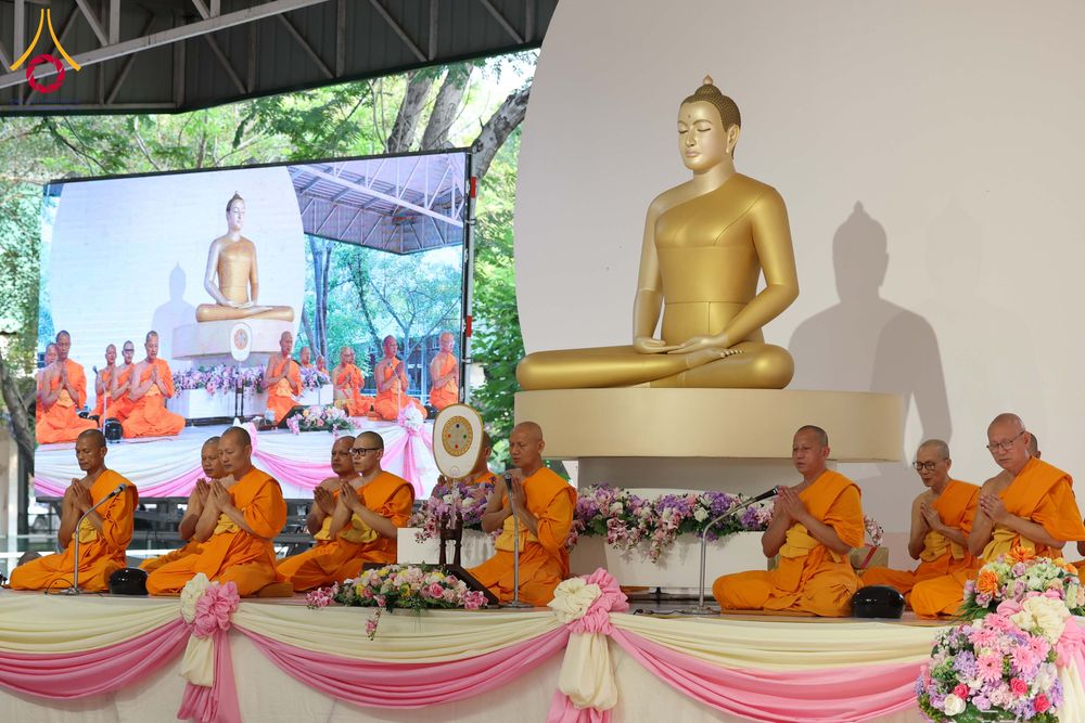 ภาพ No.322918:วันอาทิตย์ที่ 19 เมษายน พ.ศ. 2569 ตักบาตรฉลองพระใหม่ โครงการบรรพชาและอุปสมบทหมู่ รุ่นบูชาธรรม 82 ปี หลวงพ่อธัมมชโย ณ อาคารโถงช้าง สำนักงานใหญ่