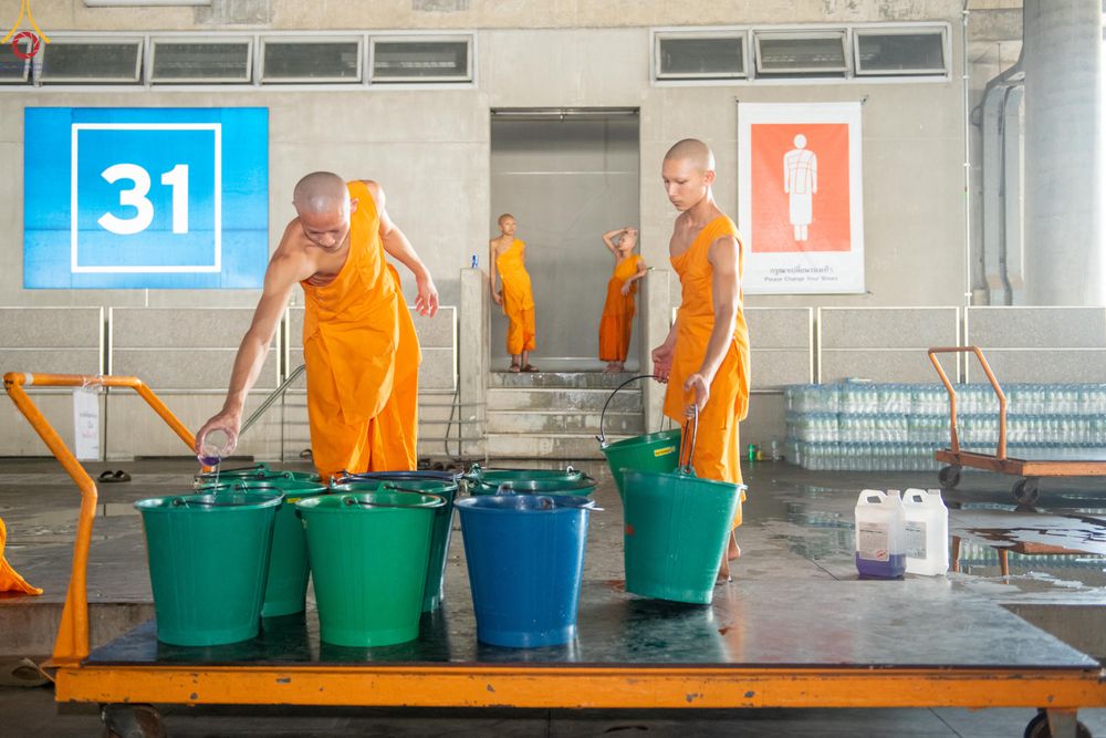 ภาพ No.322361:วันที่ 16 เมษายน พ.ศ.2569 การจัดเตรียมเบาะรองนอน เช็ดทำความสะอาด  เพื่องานถวายมหาสังฆทาน 40,000 กว่าวัดทั่วประเทศ วันคุ้มครองโลก 22 เมษายน พ.ศ.2569 วัดพระธรรมกาย