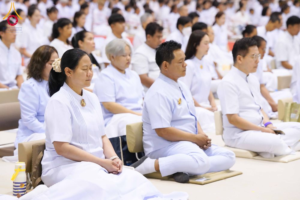 ภาพ No.337968:วันอาทิตย์ต้นเดือน 5 กรกฎาคม พ.ศ.2569 สัมมนาพิเศษ พิธีมอบพระของขวัญ ณ ห้องแก้วสารพัด1 วัดพระธรรมกาย