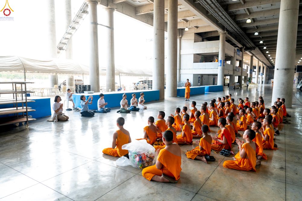 ภาพ No.322254:วันที่ 14 เมษายน พ.ศ.2569 การเตรียมแผ่นรองนั่ง เพื่องานถวายมหาสังฆทาน 40,000 กว่าวัดทั่วประเทศ วันคุ้มครองโลก 22 เมษายน พ.ศ.2569 วัดพระธรรมกาย